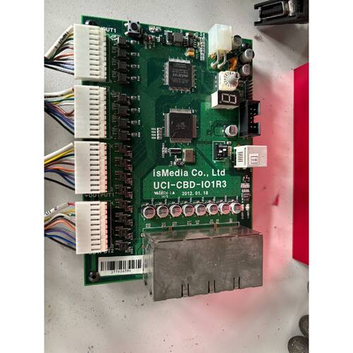 UCI-CBD-IO1R3 Ismedia 有几个 如图拆机