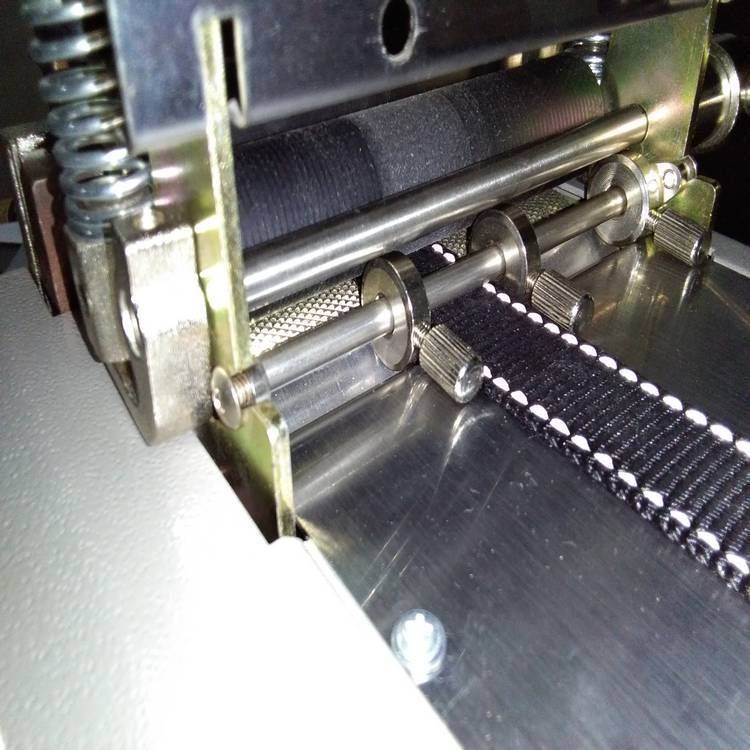 供应马扎折叠凳打孔机 数控冲孔切断剪带机 织带切割冲孔一次完成,五金/工具,液压冲孔机/切排机,淘宝优惠券,粉丝福利购,淘宝优惠卷