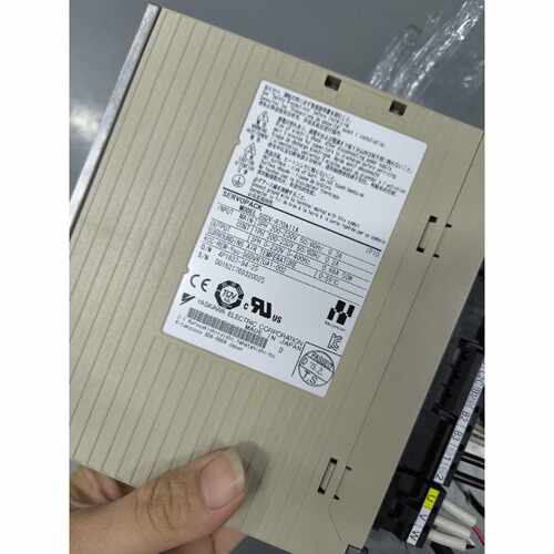 询价安川伺服驱动器，SGDV-R70A11A，50W，成色很漂亮