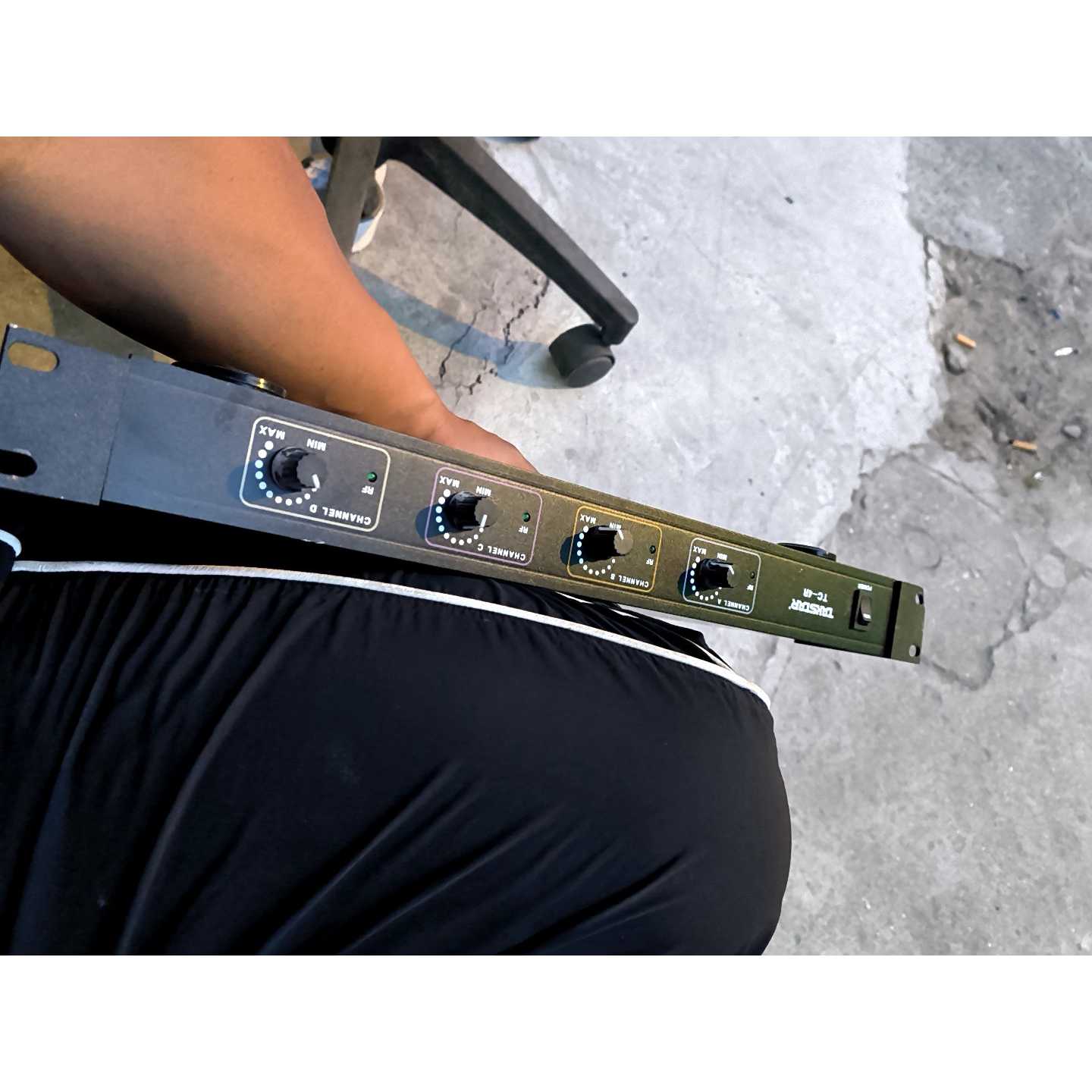 议价得胜Takstar TC-4R无线话筒主机,一拖四,适合会议