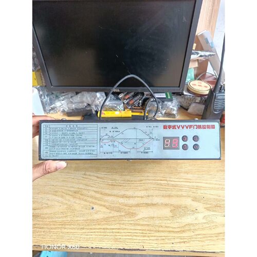 议价展鹏电梯门机变频器FED3000AG1V数字式VVV维修
