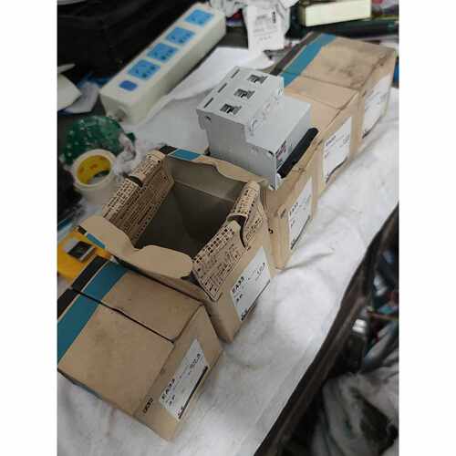 询价EA33  3P  10A    BC63E1CG