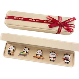 中国风特色文创伴手礼物成都熊猫胸针周边送老外客户出国跨新年小