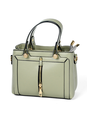 样板房衣柜手提包道具