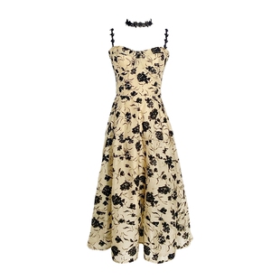 碎花吊带连衣裙女2026春装新款法式复古赫本风高级感气质两件套装