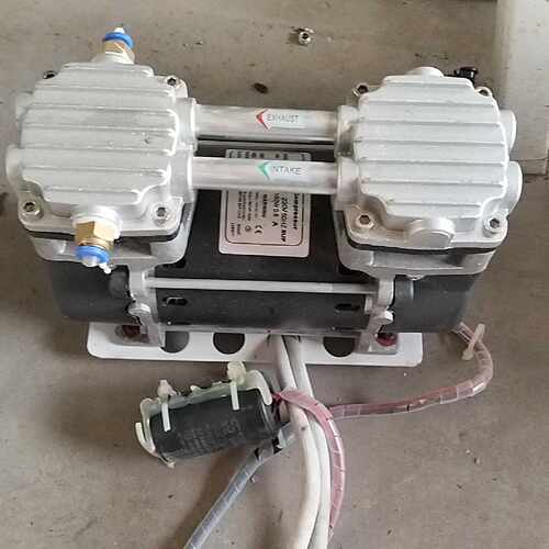 220V50HZ8UF无油空气压缩机，型号BST180AF，议价