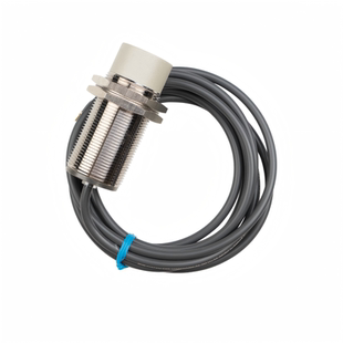 至璨IP67远距离接近开关M8M12M18M30电感式接近传感器NPN常开24V