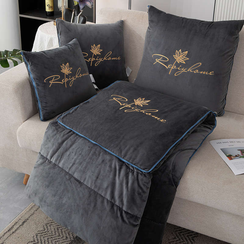 a类婴儿绒 抱枕被子两用车载午睡靠背毯子冬天加厚二合一枕头被子