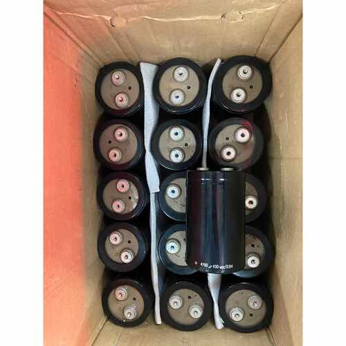 询价4700uF 400VDC 51B4 电解电容 实物