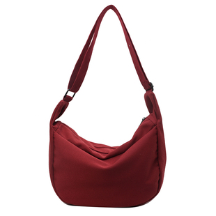 轻便大容量帆布包女2026新款超火饺子包时尚休闲百搭高级感斜挎包