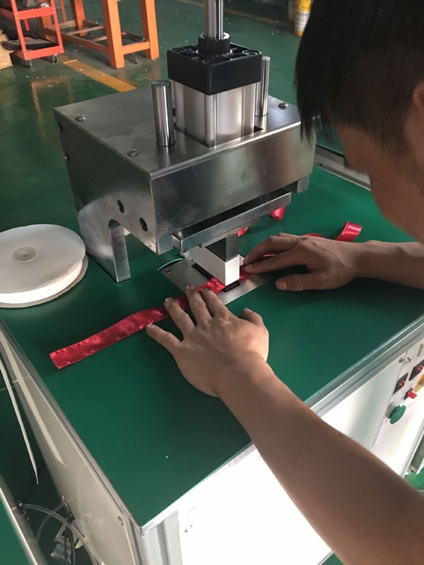 美德林T恤童装自动跑台丝印机成衣镂空台专用台面印花机 套位精准