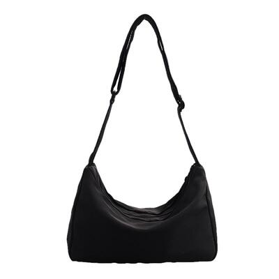 纯黑色单肩包斜挎包纯色洋气