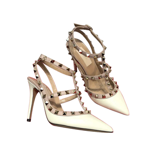 2025夏季新款v家尖头细跟铆钉凉鞋女一字扣带黑色性感柳丁高跟鞋