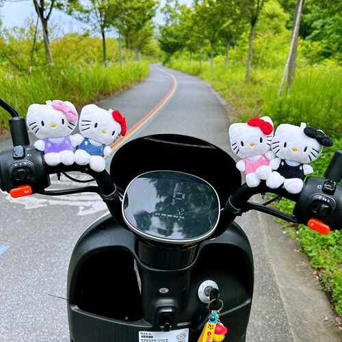 防丢款HelloKitty电动车装饰小配件自行车摩托装饰可爱玩公仔
