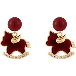 马年红色小马珍珠耳环女2026新款爆款高级感耳钉新年耳饰巨好看的
