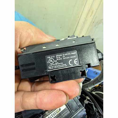 溢价-基恩士光纤放大器 FS-V11，件，，成色如图！