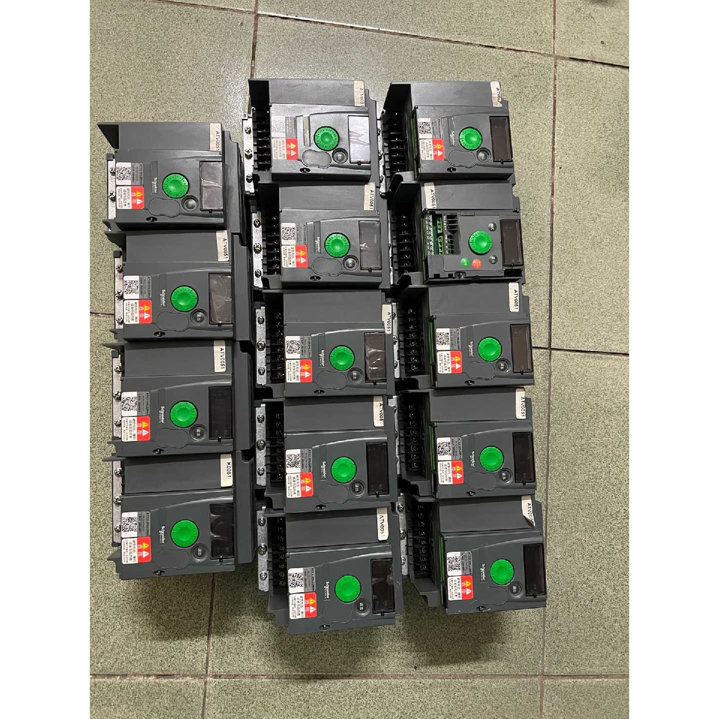 可维修议价 变频器ATV310HU22N4A2.2KW摄功能正常售非质量问题