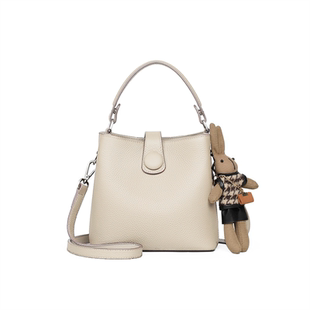 包包高级感轻奢小众2026年新款手提斜挎包包挂件大容量单肩水桶包