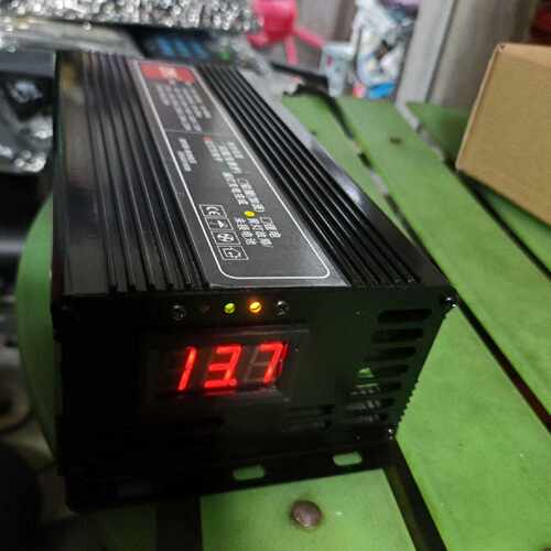 售前询价12V15A 高频智能 铅酸免维护数字屏得龙DeLong议价维修