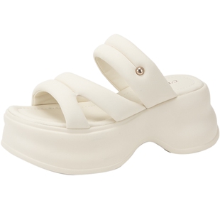 千百度厚底增高休闲凉拖鞋女款夏季新款外穿度假海滩面包拖鞋