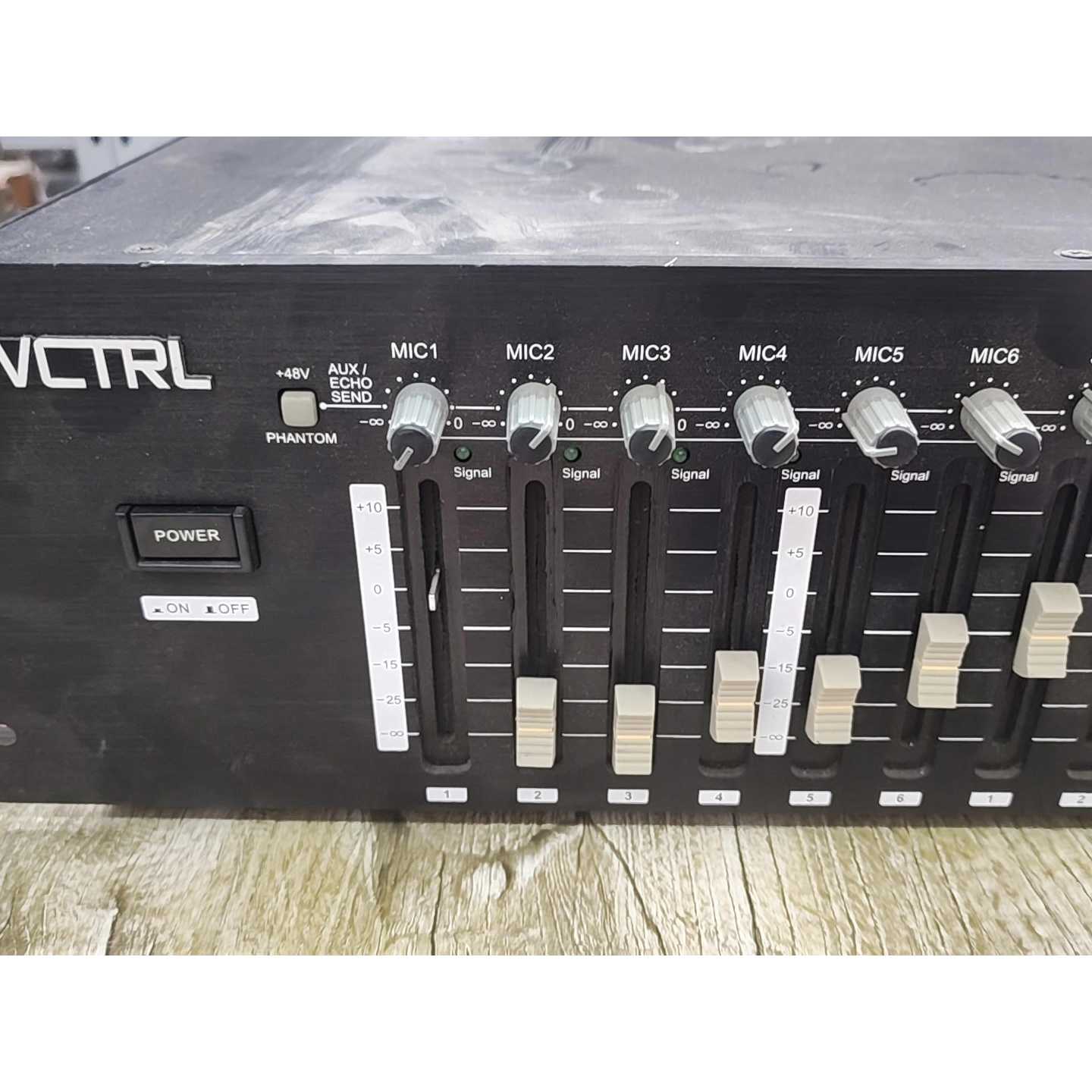 议价AVCTRL调音台带话放功能正常成色还可以有点使用痕维修