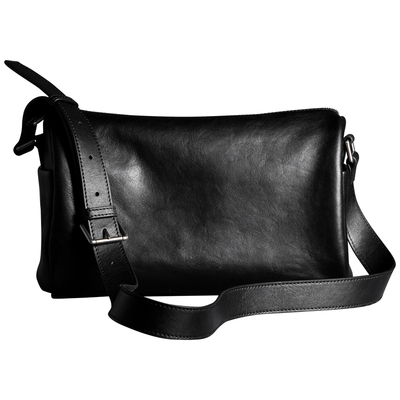 吉卡尼男士真皮大容量通勤斜挎包