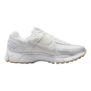 Nike/耐克 Air Zoom Vomero 5 女子复古休闲运动跑步鞋FJ2028-104