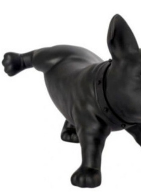 家居摆件橱窗陈列道具儿童摄影道具现代撒尿款斗牛犬礼物