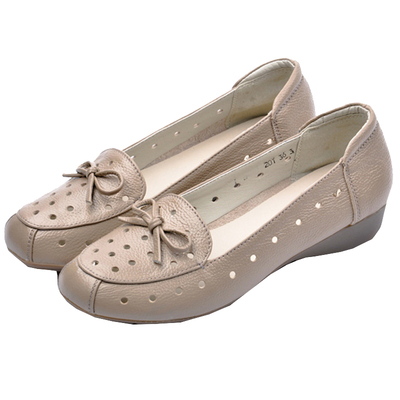 真皮中老年人防滑软底平跟洞洞鞋