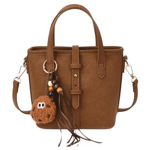 时尚复古磨砂包包女2026新款秋冬百搭斜挎包超火手提水桶包小拎包