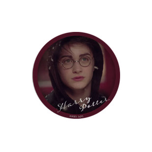 正版哈利波特系列霍格莫德村雪景马口铁徽章58mm哈利赫敏罗恩