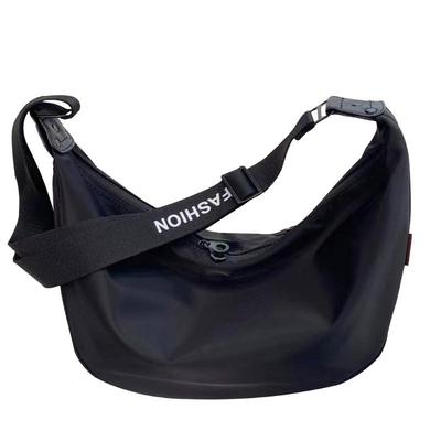 慵懒风休闲饺子包牛津布斜挎包