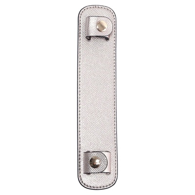 这么酷的包包怎么能少得了肩垫！