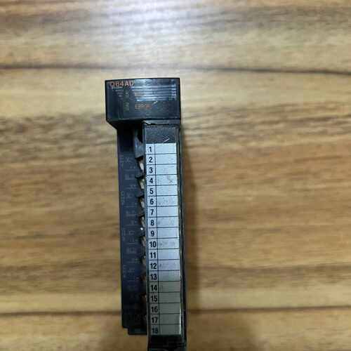 议价三菱Q64AD模拟量模块，拆机，实物图，功能正常，接口完整，