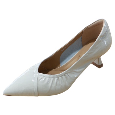 诗路花语女鞋2025夏皱漆真皮单鞋