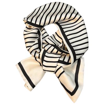 长条丝巾女搭配衬衫西装