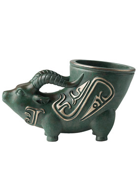 铜师傅《镶金兽首玛瑙杯铜摆件》