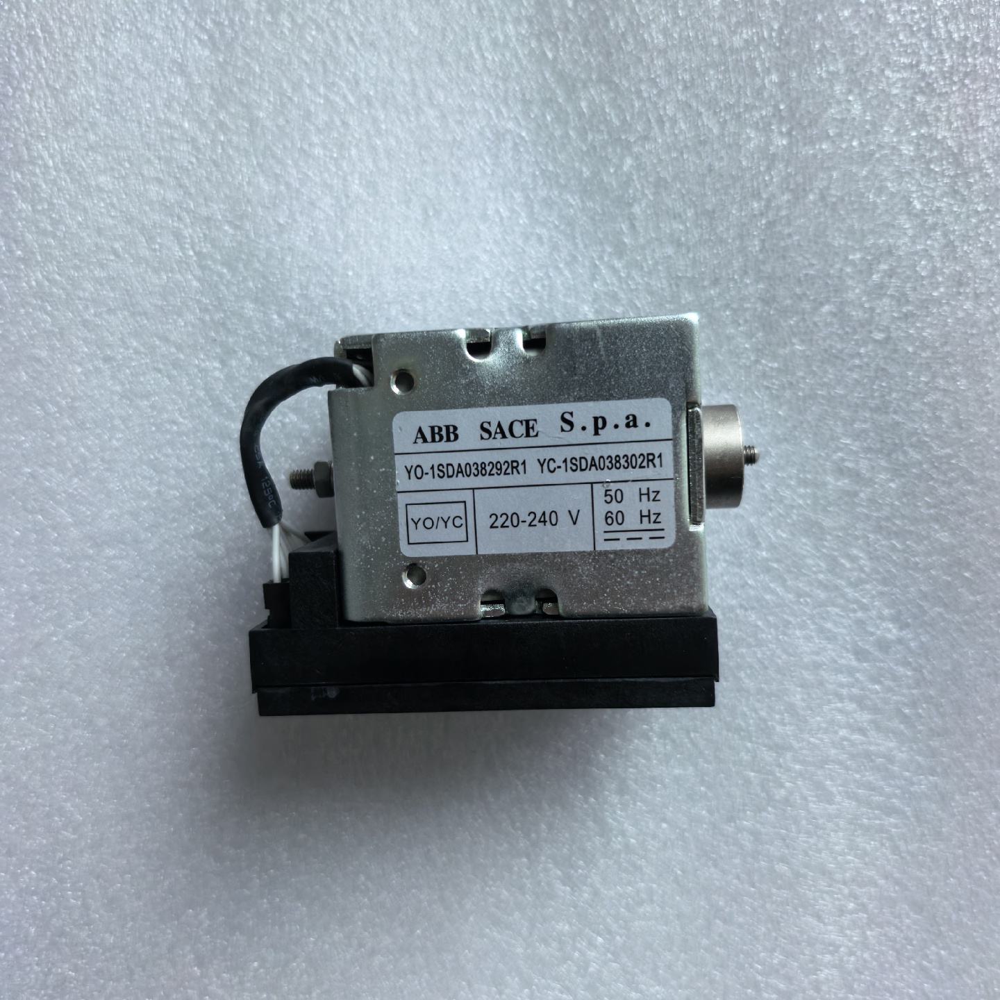 议价ABB欠压脱扣器YU-1SDA073700R1 UVR-1SDA063552R1 220V 24V - 实物图