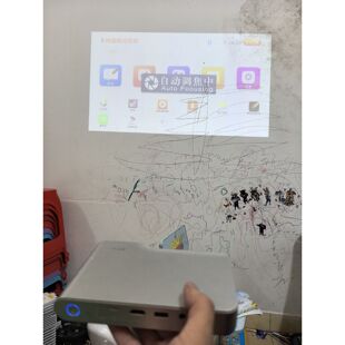 议价神画智能投影仪型号TT-PLUS拆的时候把支架位置碰烂了实物
