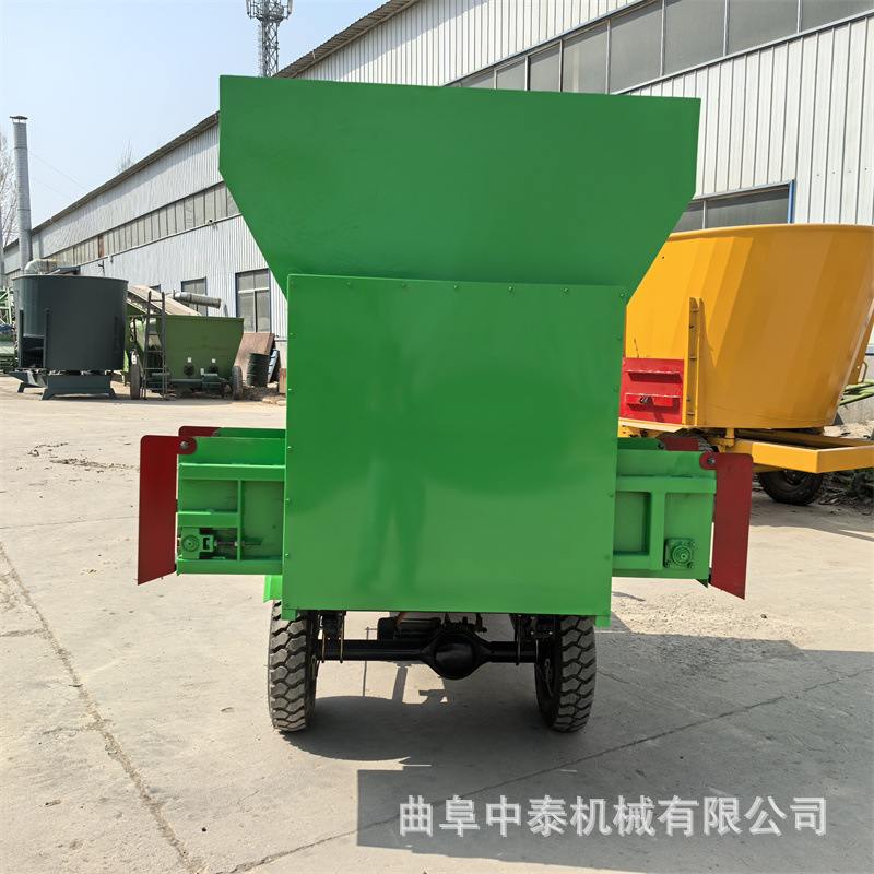 青储饲草喂料机 牛羊场电动螺旋式撒料机 双边出草料用饲料投料车