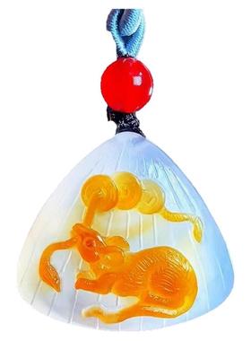 纯天然玛瑙俏色巧雕金鼠送福掌上明珠吊坠手工雕刻男女款贝壳挂件