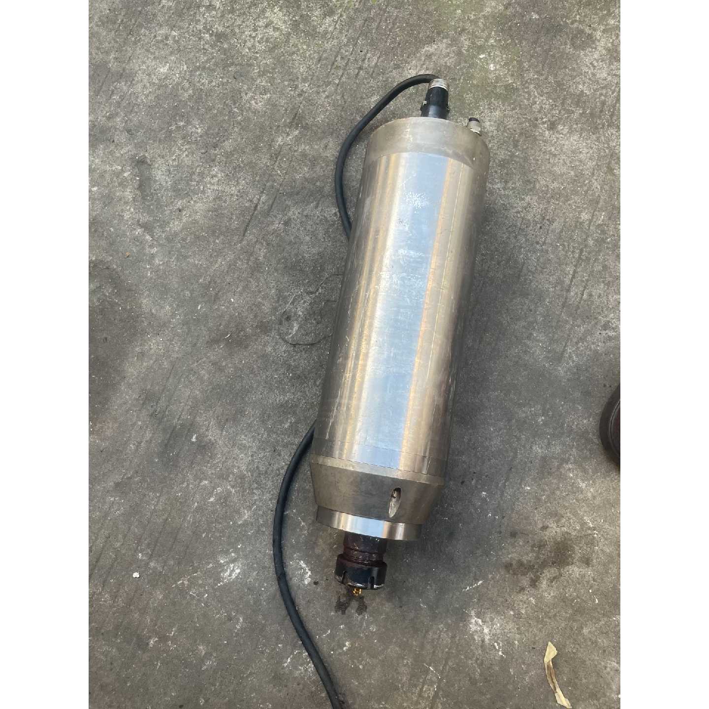 议价森晨7.5KW电主轴 重40公斤。二手拆机,插头那里有裂。看