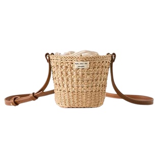 可爱斜挎水桶草编包2025新款镂空草包编织包度假风沙滩包百搭女包