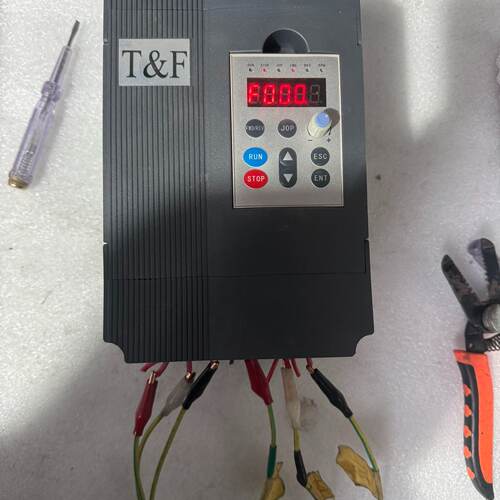 溢价-TAF-MT41R5G/2R2LB变频器380v   通电如