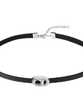 黑色简约字母项链配饰