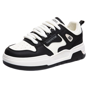 2025秋季新款大码女鞋41-43胖脚宽肥平底运动板鞋40-42皮面小白鞋