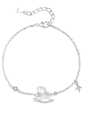 老凤祥马年礼物送女友