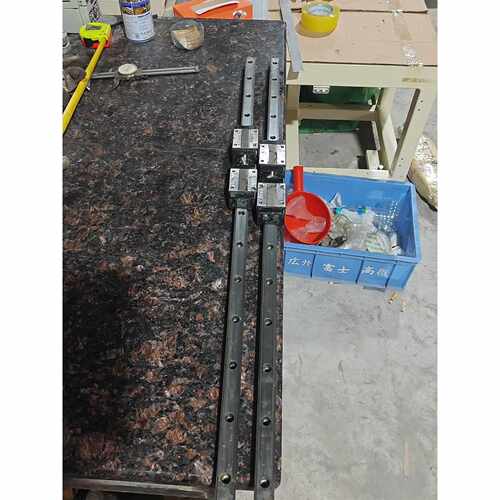 溢价-BRC20A导轨滑块，总长820左右，一轨双滑块，滑块