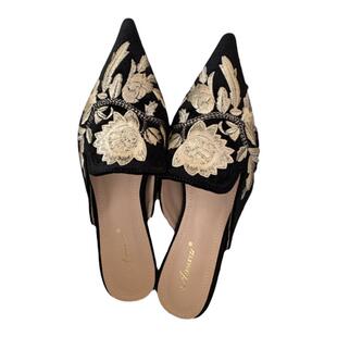 新中式刺绣半拖女鞋2026新品刺绣花复古半拖时尚尖头平底凉拖女鞋