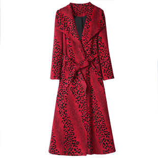 2026年春季豹纹过膝长款风衣外套大码修身防风仿鹿皮绒长袖大衣女